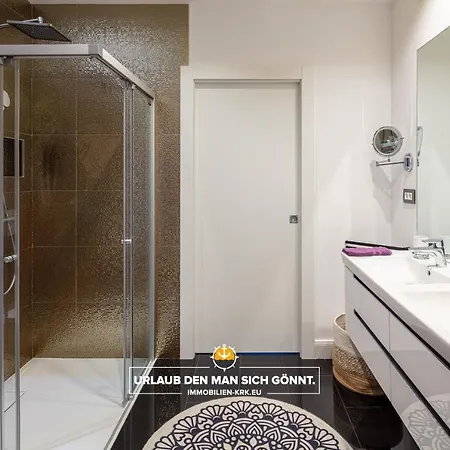 Schindler Luxury Penthouse Apartment *